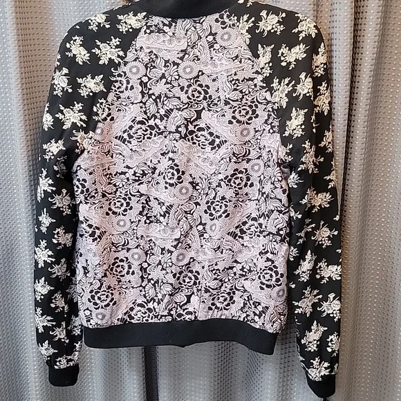 Free People Black Floral Snap Bomber Jacket Size S - Picture 7 of 7
